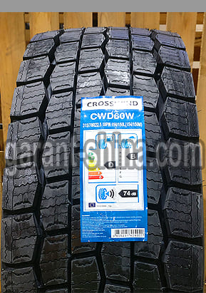 Cross Wind CWD60W (приводная) 315/70 R22.5 156/150L 18PR - Фото протектора с этикеткой вблизи